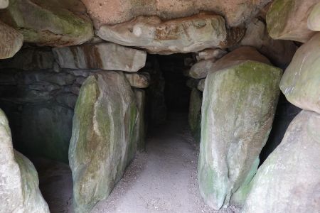West Kennet Long Barrow - megalitická hrobka